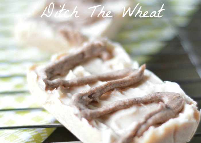 CINNAMON FAT BOMB BARS - I LOVE that these are dairy free fat bombs! No artificial sweetener! It's my favorite keto fat bomb recipe of all time!!! #keto #paleo #lowcarb paleo fat bomb, keto fat bomb, low carb fat bomb