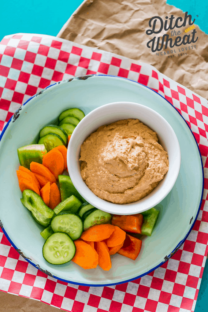 THE BEST Dairy Free Spicy Salmon Dip - This easy keto dairy free dip uses canned salmon, mayo and sriracha sauce. The perfect keto snack, paleo snack. This dairy free dip can be eaten at parties, as a snack or for meal. Whole30 dairy free salmon dip #whole30dip #paleodip #ketodip #dairyfreedip