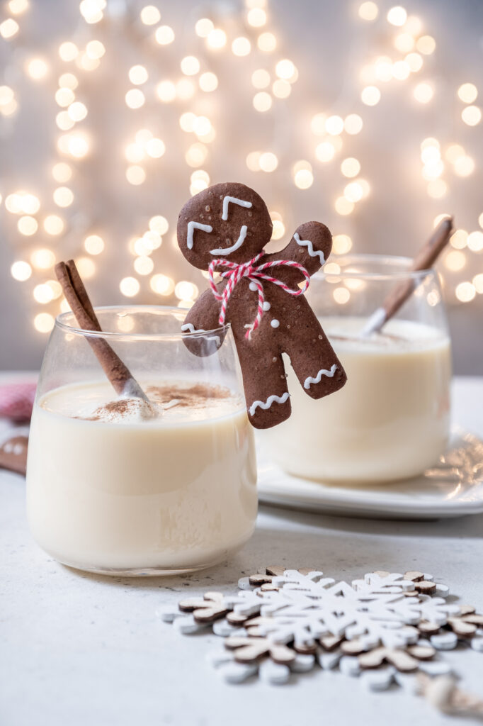 Is Eggnog Gluten Free? Two glasses of eggnog with a gingerbread man.