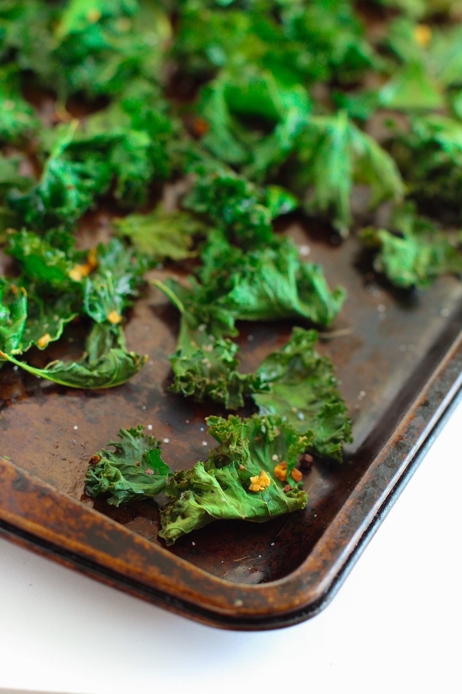Kale chips that have been baked right out of the oven.